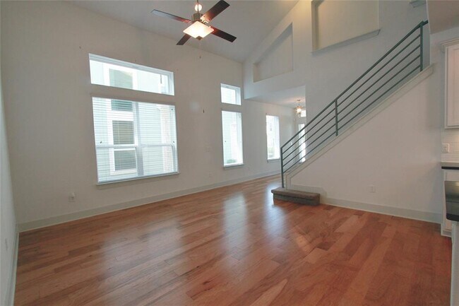 Building Photo - 1507 Homespun Rd