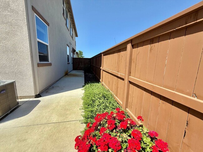 Building Photo - 1561 Osborn Dr