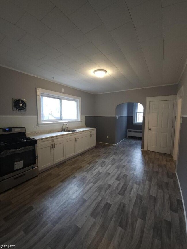 Building Photo - 163 Meade Ave