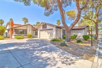 Building Photo - 4413 Live Oak Dr