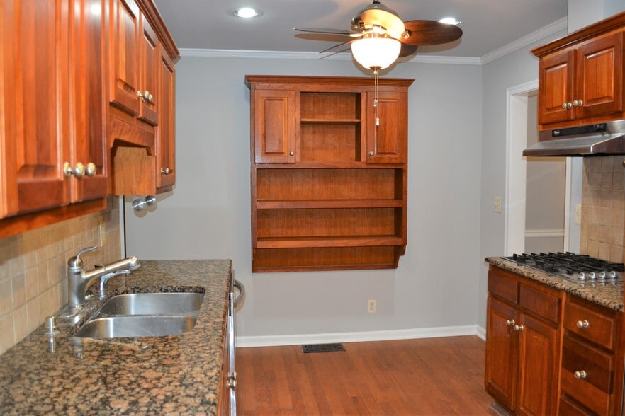 Building Photo - 388 Collier Rd NW