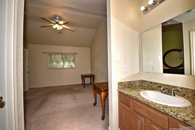 Building Photo - 3202 Eisenhauer Rd