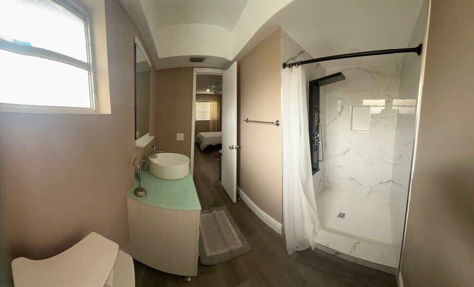 Building Photo - 880 NW 72nd Ter