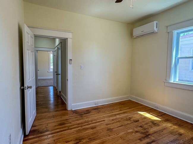 Building Photo - 1014 Hamilton Ave