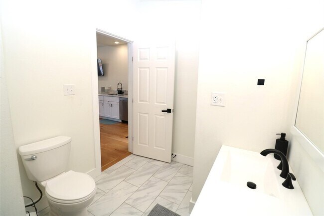 Building Photo - 5506 Avenue Q