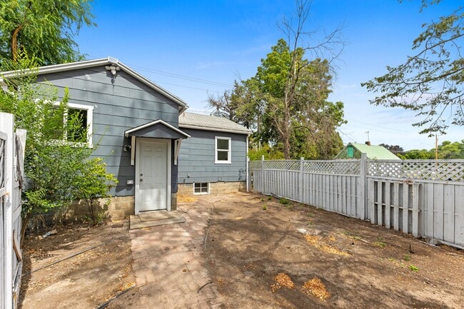 Building Photo - Dishman Area Home with Shop!