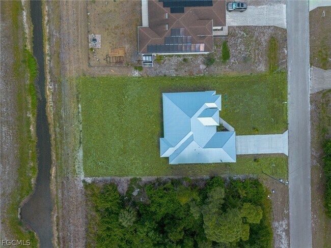 Building Photo - 417 Paddock St