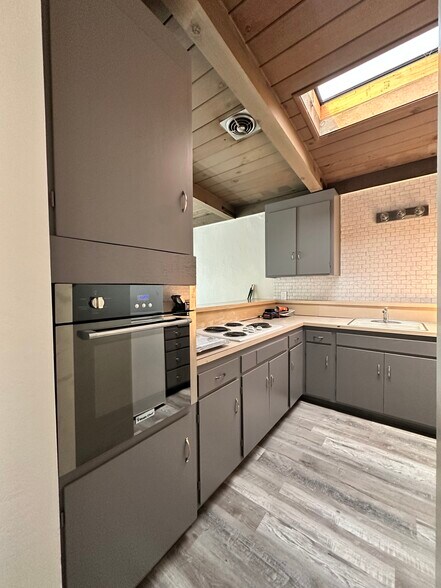 Building Photo - 1011 2nd St