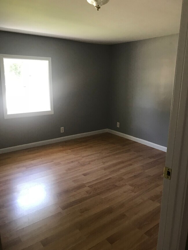 Building Photo - 2 Bedroom,  Renovated, Energy Effecient, Home for Rent