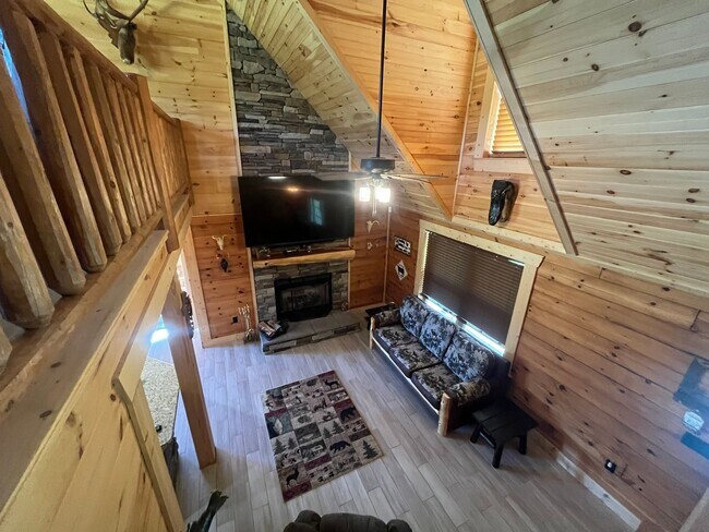 Building Photo - Gorgeous 3-Bedroom Log Cabin with Loft, Large Shop & Stocked Pond – Near Branford, FL