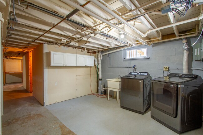 Building Photo - 129 W Stimmel St