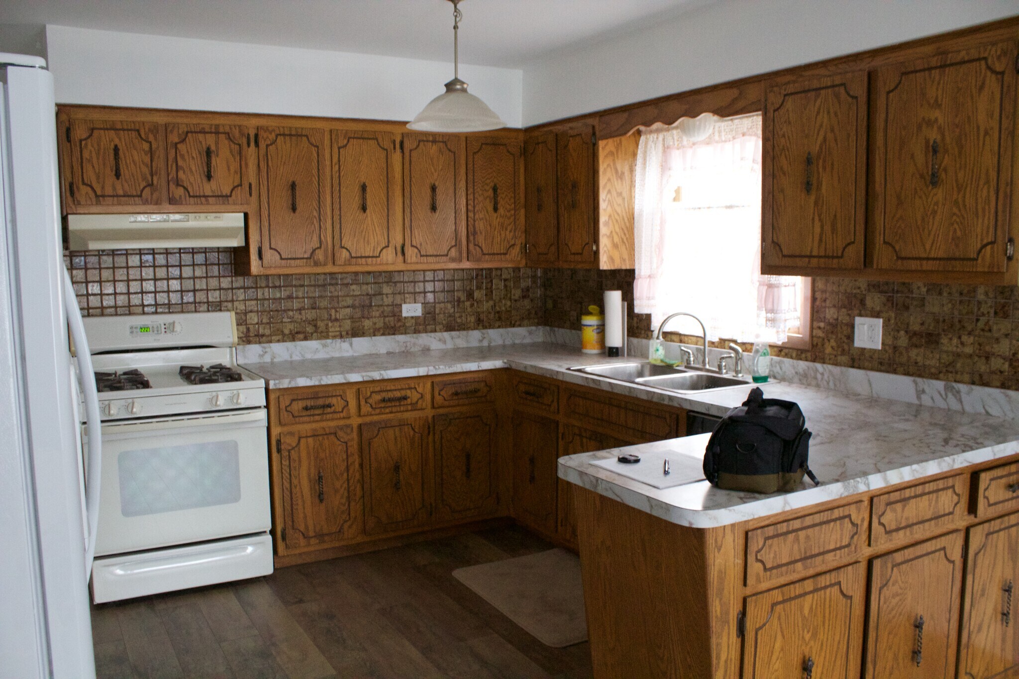 kitchen - 5127 W Carmen Ave
