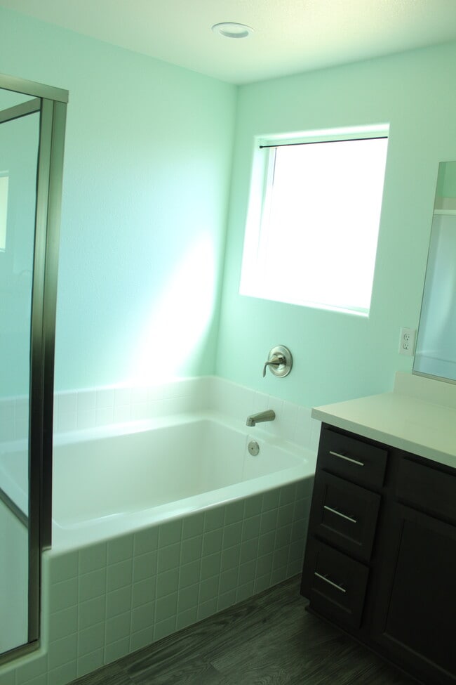 Building Photo - 4372 Ladera Dr