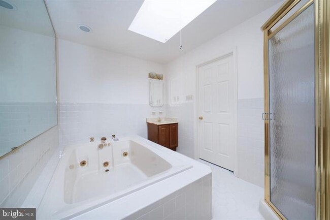 Building Photo - 253 Peoples Way