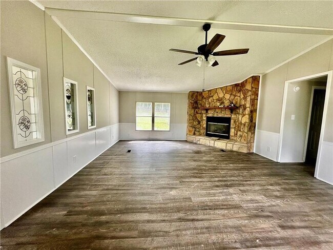 Building Photo - 15 Bonanza Ln