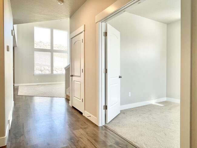 Building Photo - Stunning Two-Story at Quailhill!