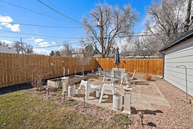Building Photo - Charming 3 Bedroom Home Near Sloan's Lake