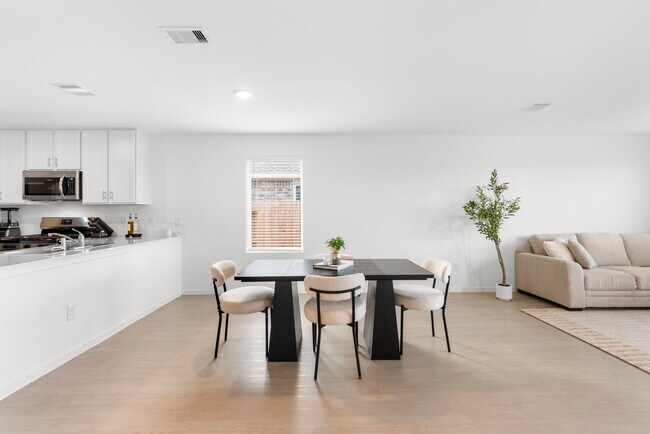 Building Photo - 16707 Rolling Pasture Ln