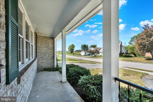 Building Photo - 974 Fairview Ave