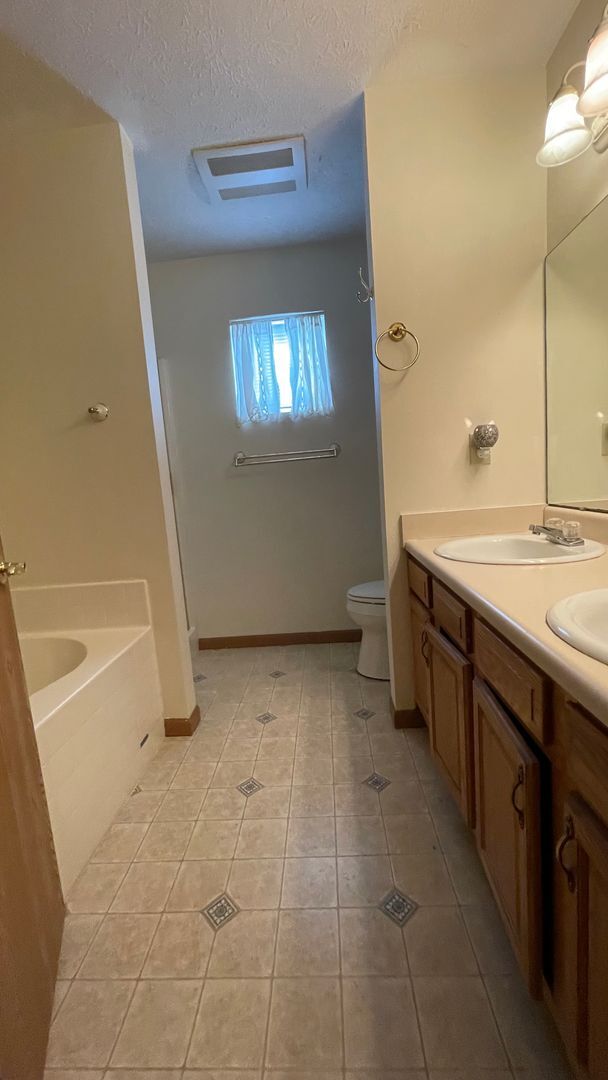 Building Photo - 205 S Furlong Dr