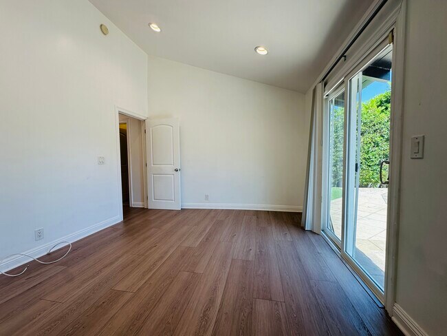 Building Photo - 5148 Otis Ave