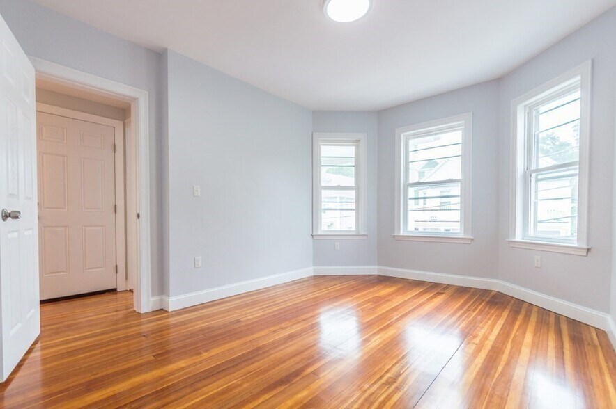Building Photo - 20 Hunnewell Ave