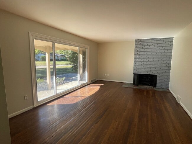 Building Photo - 3-Bedroom Home in Sought-After Cranbrook Village