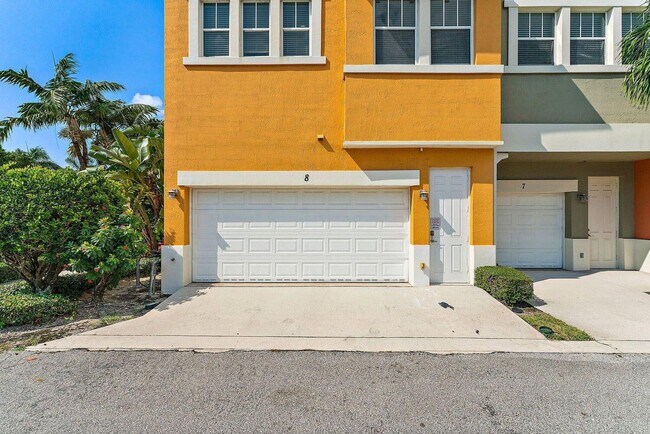 Building Photo - 500 Pacific Grove Dr