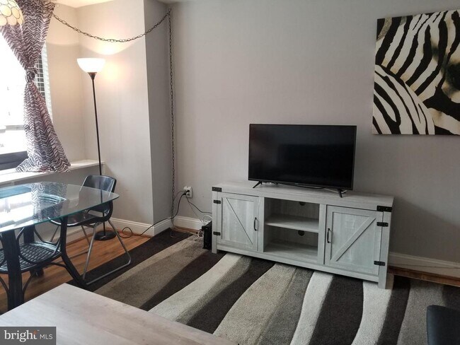 Building Photo - 1021 Arlington Blvd