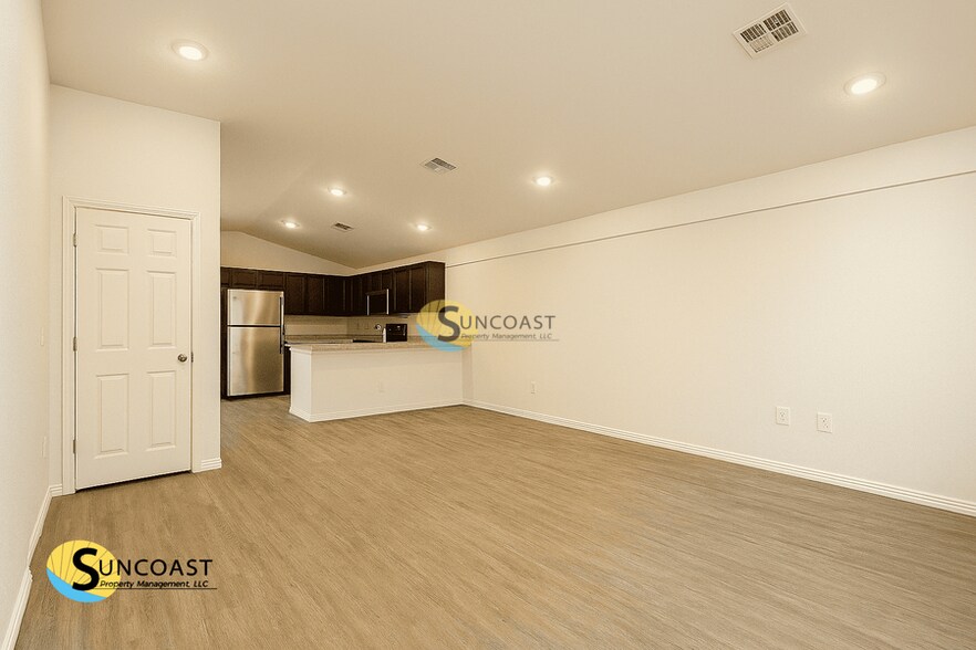 Building Photo - 608 Skyline Blvd