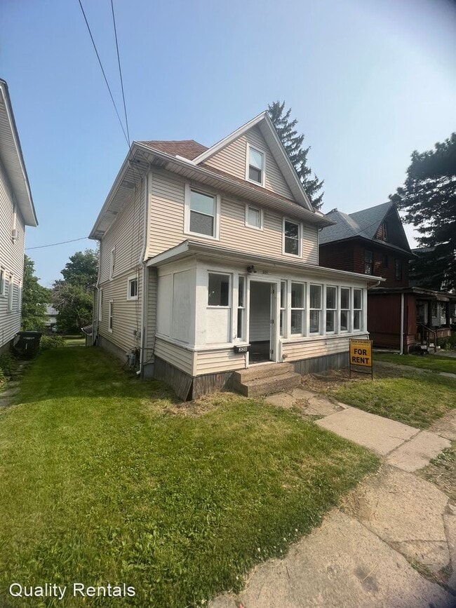 Building Photo - 3 br, 1 bath House - 228 E 26TH