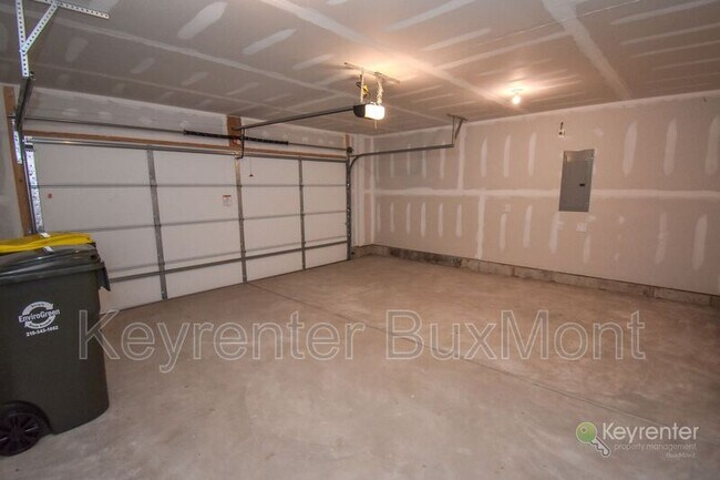 Building Photo - 4991 Franklin Cir