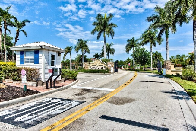 Building Photo - 2066 Grove Dr