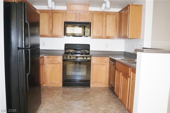 Building Photo - 6868 Sky Pointe Dr