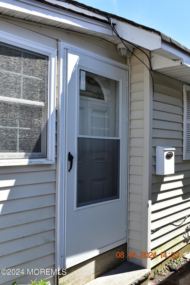 Building Photo - 605 Central Ave