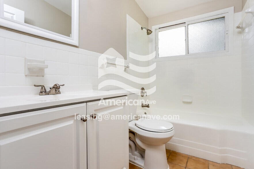 Building Photo - 830 St Anthony Ln