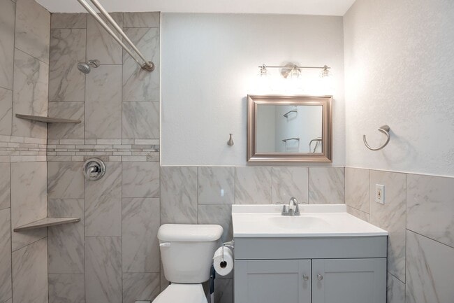 Building Photo - 6-Bedroom Tempe Home with Private Pool, Garage & Ideal Location