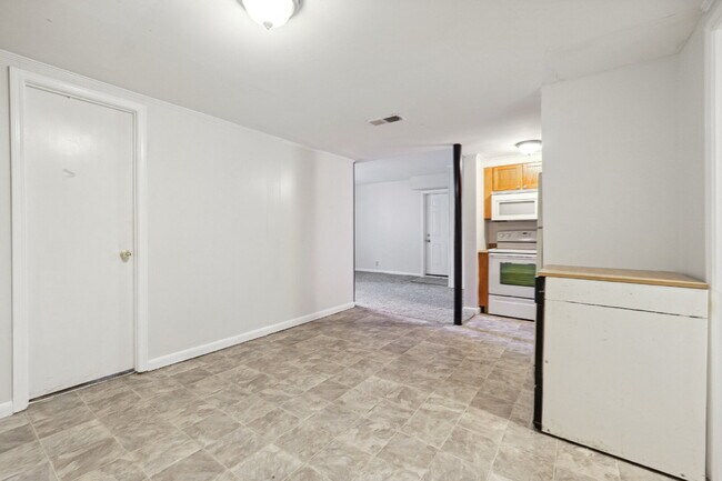 Building Photo - Modern Comfort Meets Prime Atlanta Location – Schedule Your Tour Today!
