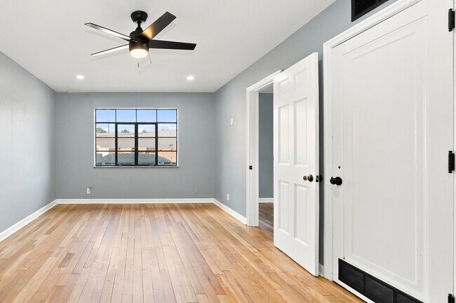 Building Photo - 10-20 E. Deshler Ave