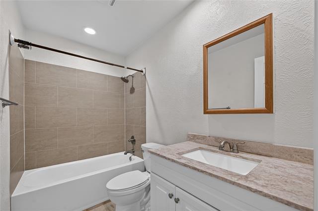 Building Photo - 407 Woodhurst Dr