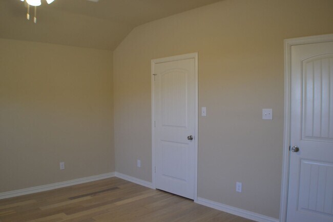 Building Photo - 3 bed 2 bath House for Lease in Sherman