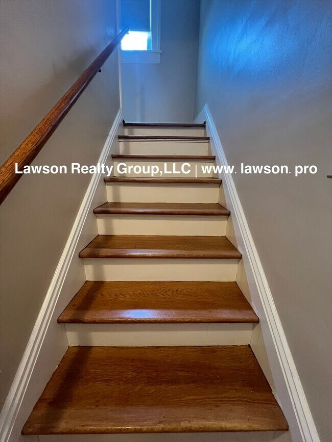 Building Photo - 1733 Maiden Ln SW