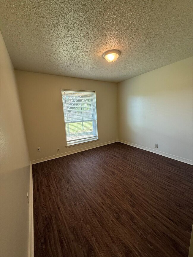 Building Photo - 8207 Bayou Fountain Ave