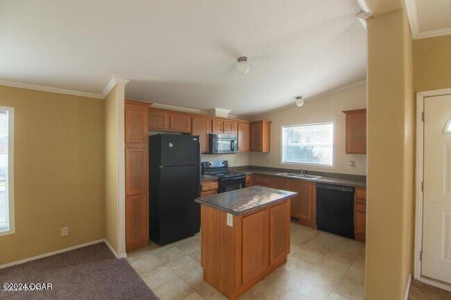 Building Photo - 2331 S Joplin Ave