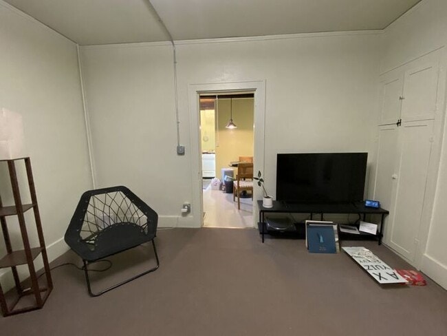 Building Photo - $1,500 | 2 Bedroom, 1 Bathroom 1st Floor Duplex | No Pets | Available for an August 11th, 2026 Mo...