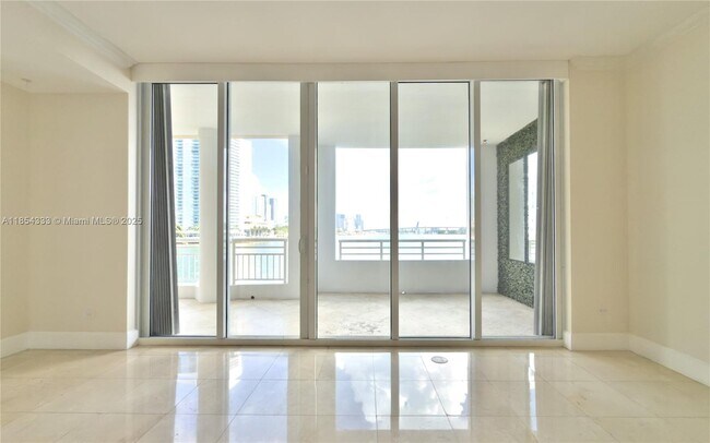 Building Photo - 848 Brickell Key Dr