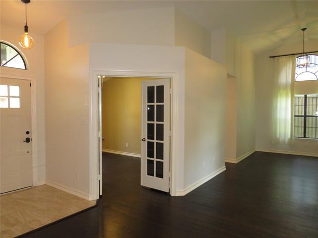 Building Photo - 2308 Crestmeadow St