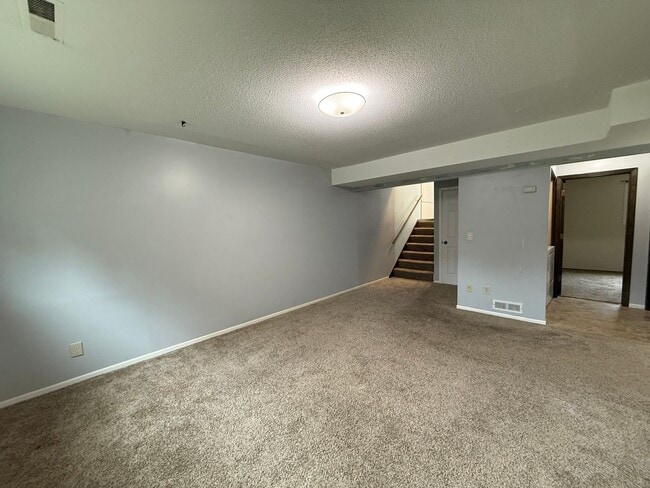 Building Photo - Updated Townhome in Coon Rapids!!  3bed/2bath