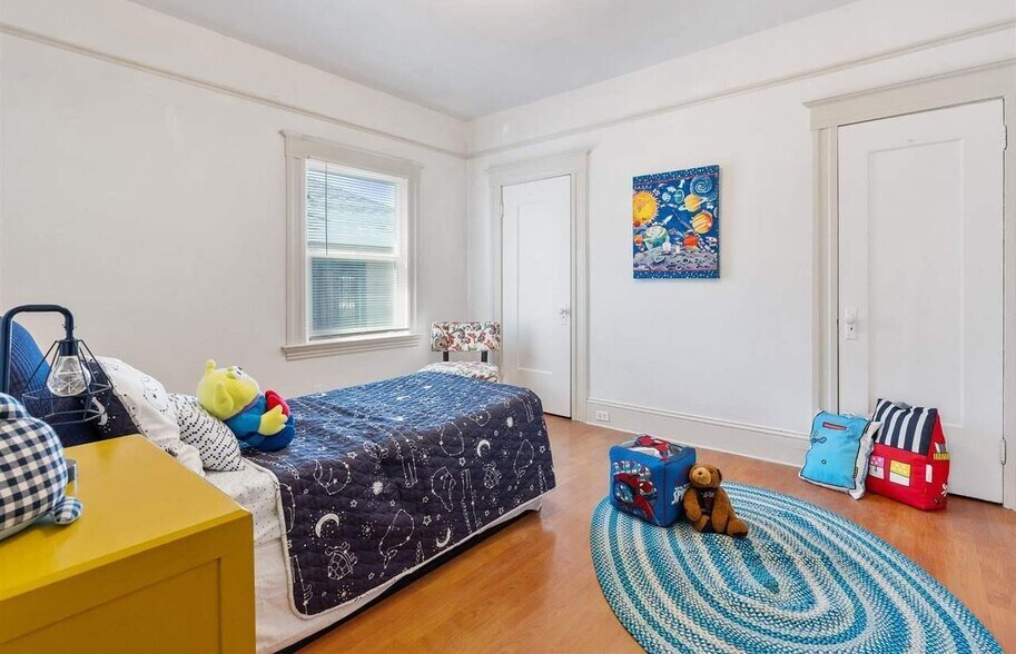 Building Photo - 4076 Santa Rita St