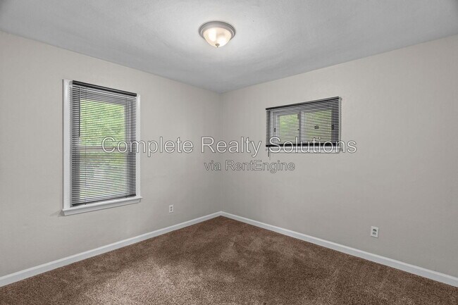 Building Photo - 201 Sadonia Ave